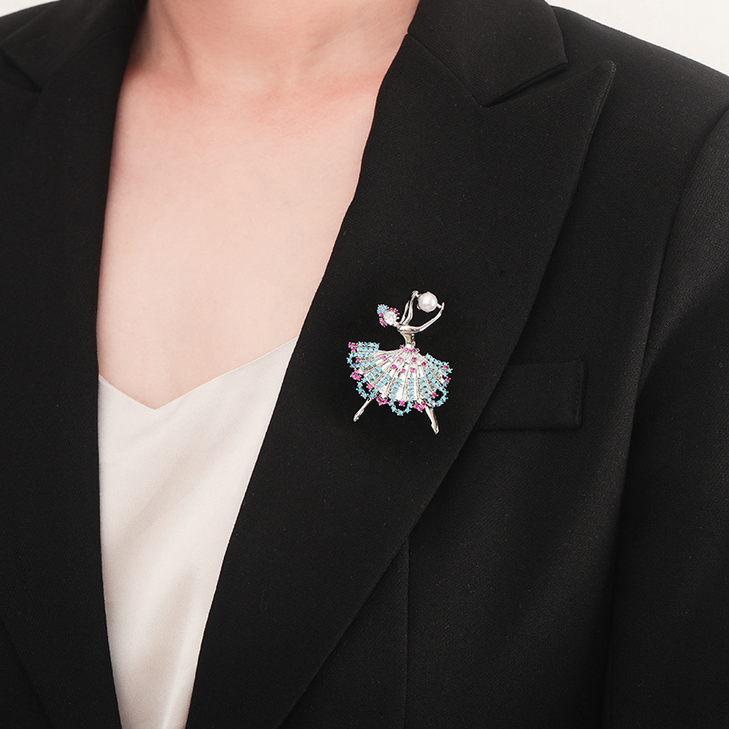Pearl Ballet Girl Brooch 2022 New Summer Anti-Glare Pin Application Scenario
