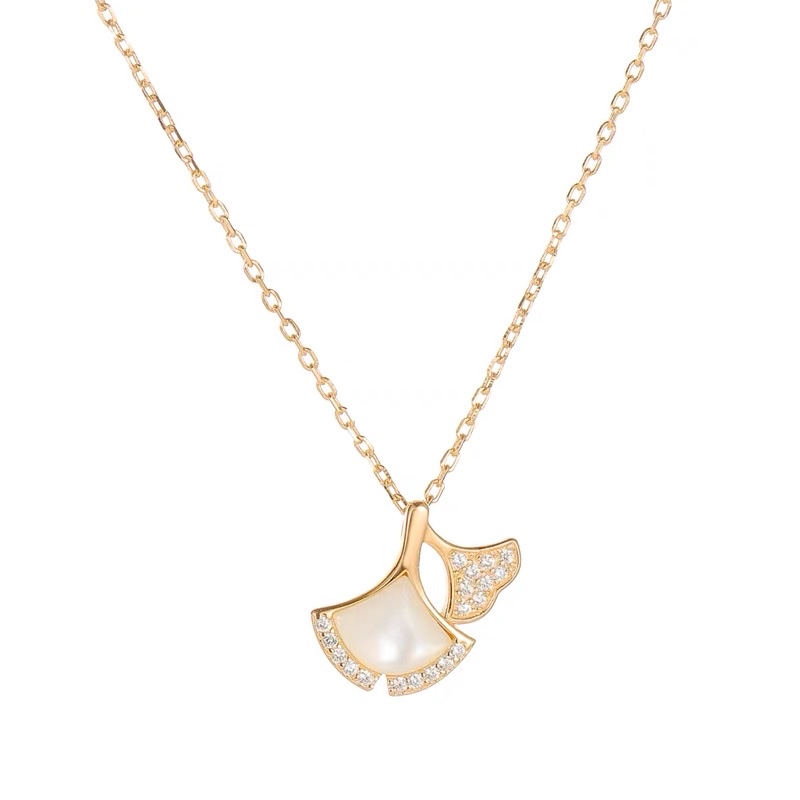 Light luxury and niche design sense necklace for women, 2021 new collarbone chain, ins trendy sweater chain, versatile and fashionable accessory Application Scenario