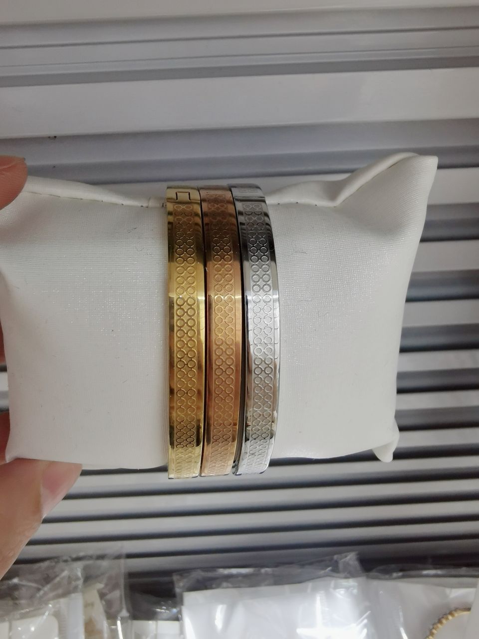 A simple Korean version titanium steel bracelet for girls, versatile and cool style for students