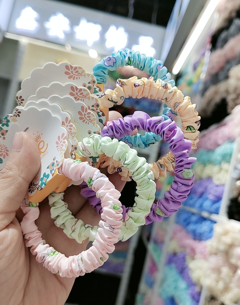 Sausage Ring 2:60-color solid color bright color Ding Pig large Intestine Ring, hair ring, elastic hair ring, direct supply from the manufacturer. 60-color solid color bright color Ding Pig large intestine ring, hair ring, elastic hair ring, direct supply from the manufacturer