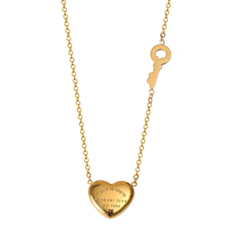 Love Necklace for Women in Summer 2022, a rare 18k gold titanium steel heart key collarbone chain, 2021 new style, does not fade Application Scenario