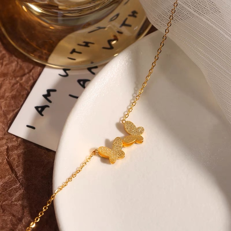 Butterfly Necklace 2022 New Women's Summer collarbone chain, high-end, sandgold, light luxury, niche and exquisite, titanium steel, does not fade details Picture