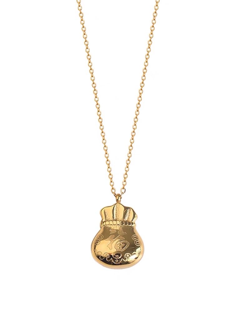 Lucky Bag necklace 2022 New Women's Summer collarbone chain pendant, high-end design sense, titanium steel, Internet celebrity, no color fading 2021 Application Scenario