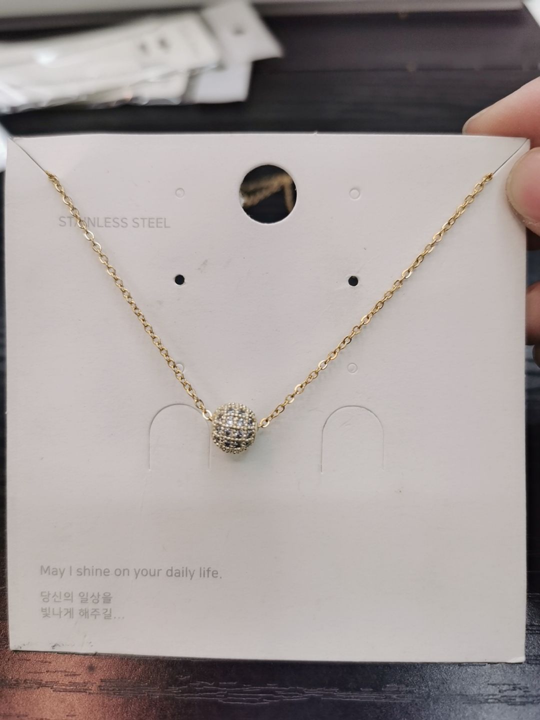 The 2022 new stainless steel necklace and collarbone chain for women, with a high-end design that doesn't fade, is a trendy bestseller. 1