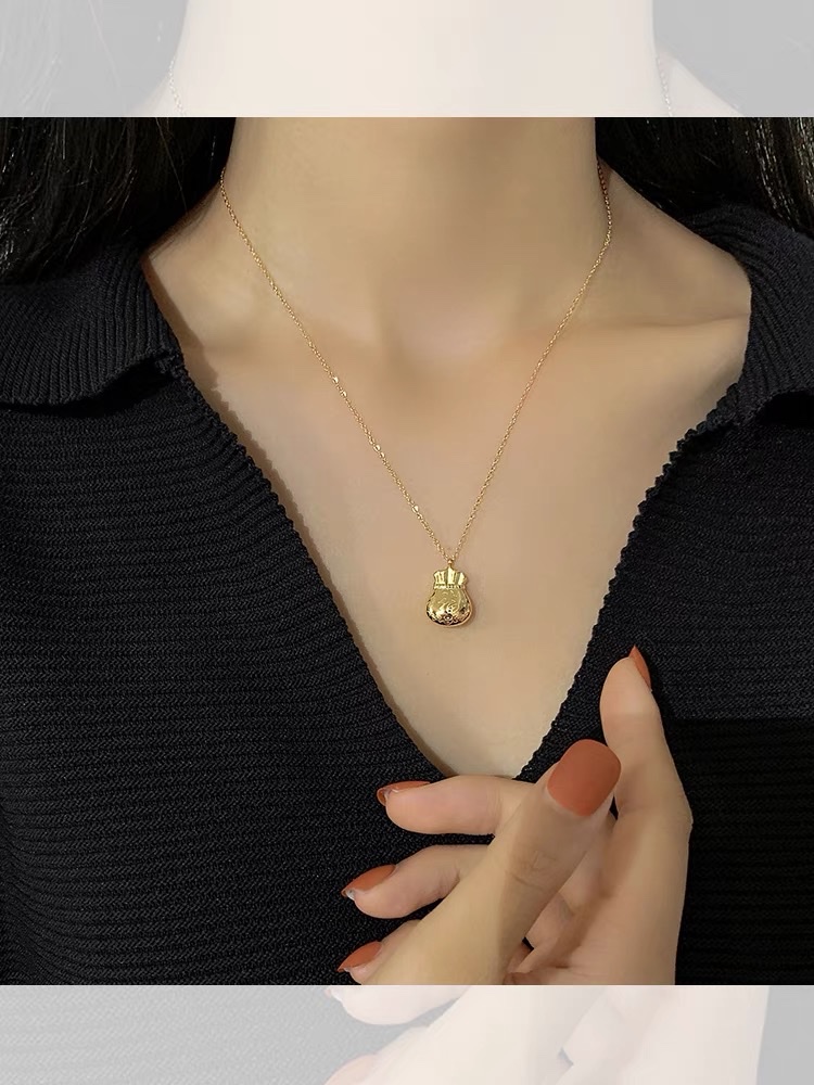 Lucky Bag necklace 2022 New Women's Summer collarbone chain pendant, high-end design sense, titanium steel, Internet celebrity, no color fading 2021 details Picture