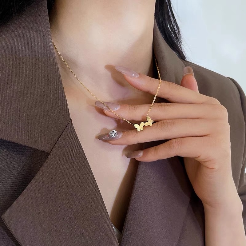 Butterfly Necklace 2022 New Women's Summer collarbone chain, high-end, sandgold, light luxury, niche and exquisite, titanium steel, does not fade Specification image