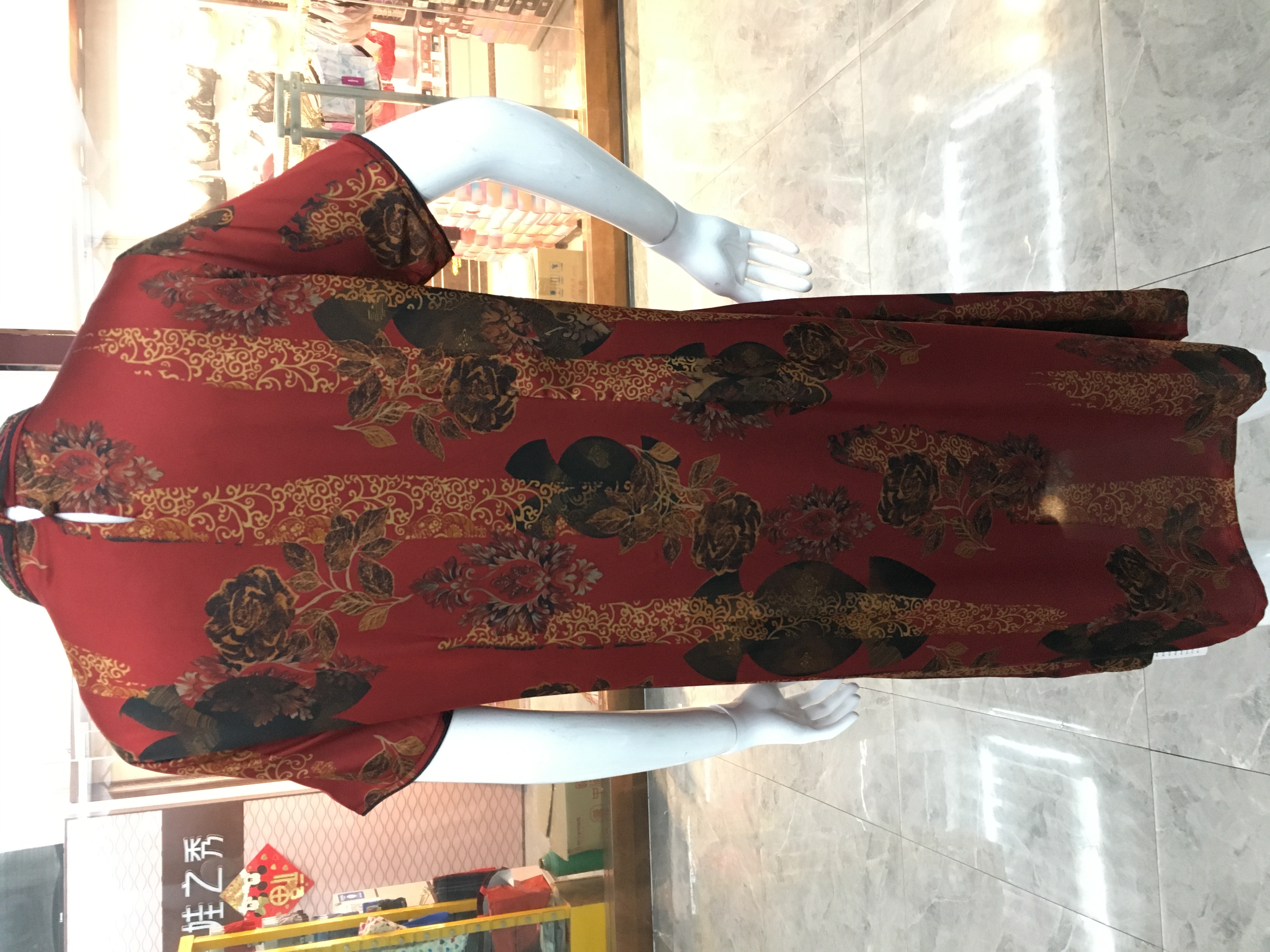 Imitación de seda mediana edad vestido con bolsillos botón trasero cuello redondo pequeño tapeta de la puerta Application Scenario