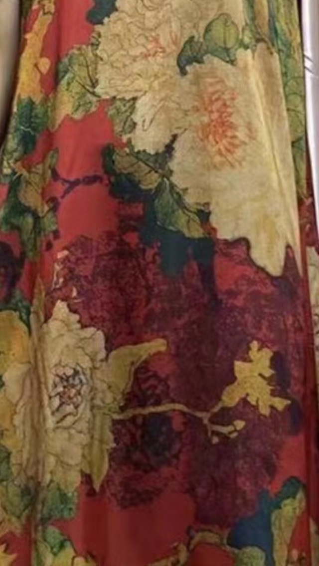 فساتين من الحرير الطبيعي الفاخرة الكبيرة Specification image