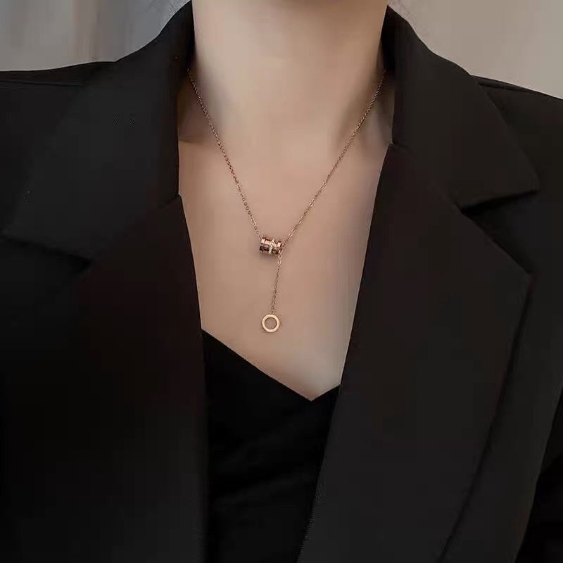 钛钢不掉色小蛮腰轻奢项链潮女网红ins小众配饰冷淡风锁骨链吊坠
