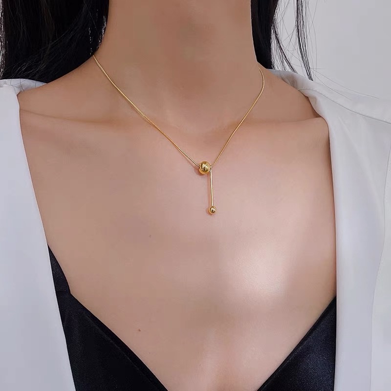 The 2022 new style of women's high-end design, niche and light luxury collarbone chain, fashionable titanium steel, does not fade Specification image