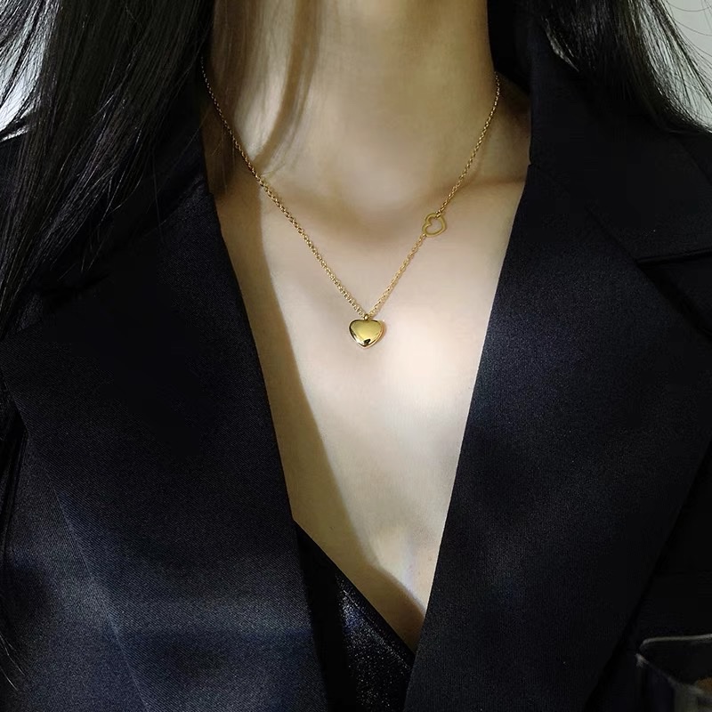 Love Necklace 2021 New Style Women's high-end design sense, Niche 18k gold titanium steel collarbone chain, no color fading 2022 Specification image
