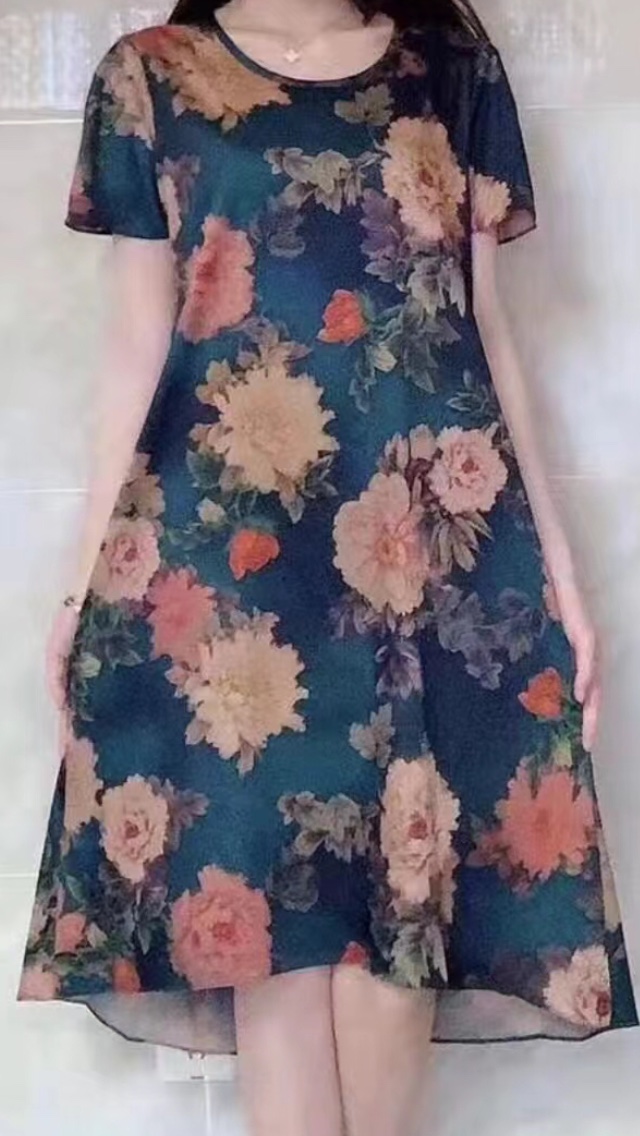 A silk-like dress with large floral patterns in blue and green details Picture