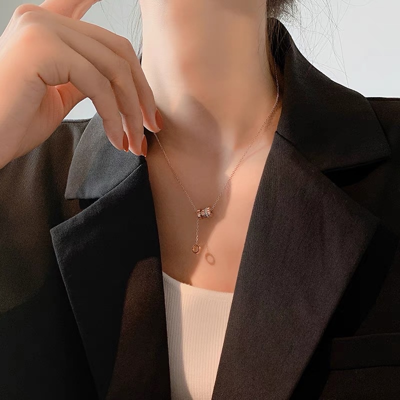 18k gold Mini Waist necklace, 2022 new women's summer titanium steel collarbone chain, high-end feel, no color fading, suitable for wearing while taking a bath Specification image