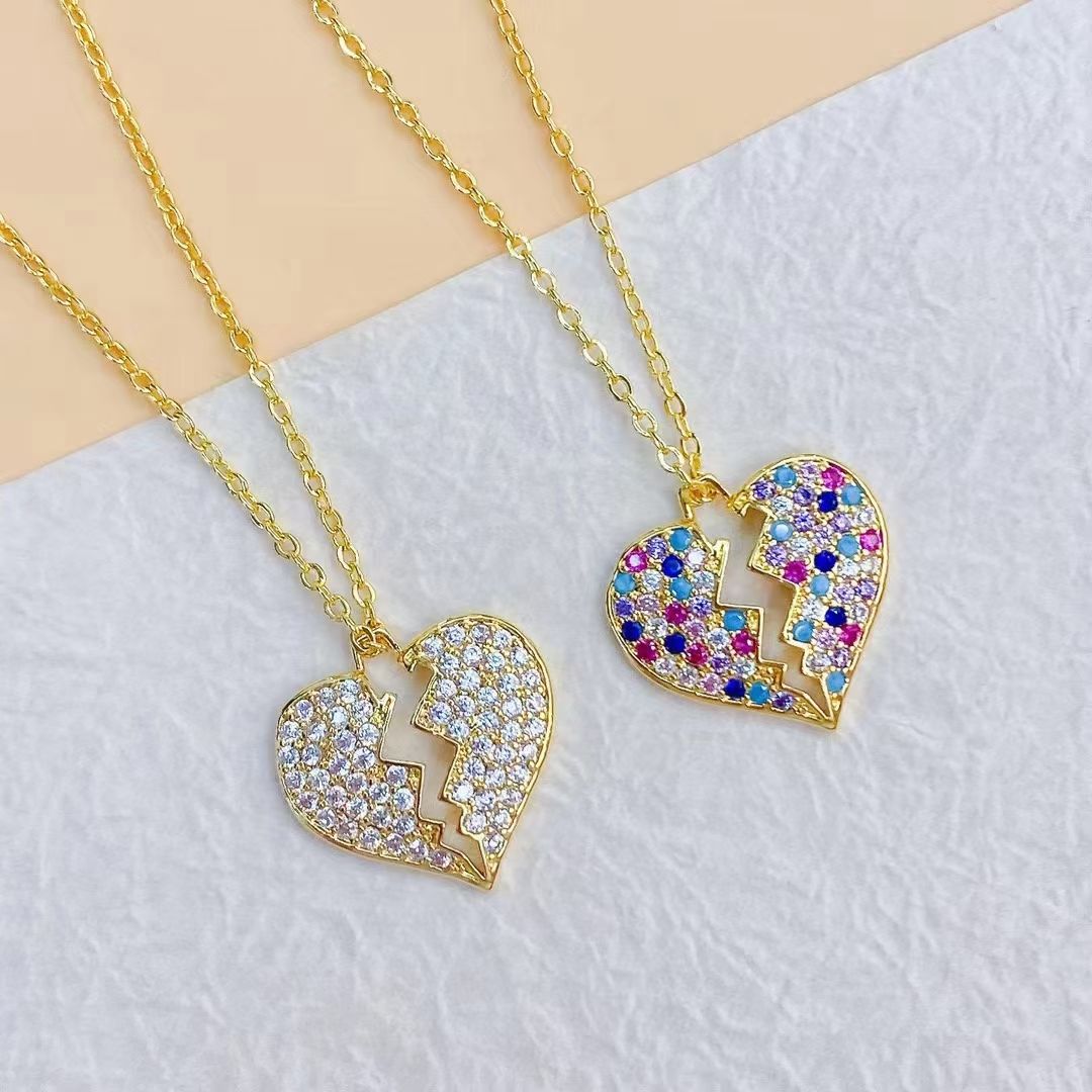 The 2022 new Moissanite necklace, women's collarbone chain, small heart pendant, exquisite and niche, is a fashionable gift for couples and best friends
