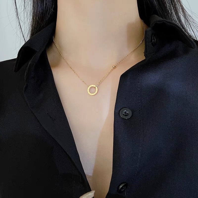 Titanium steel necklace for women with a high-end design sense, a niche accessory for spring and summer. 18k gold collarbone chain, 2022 new style, does not fade