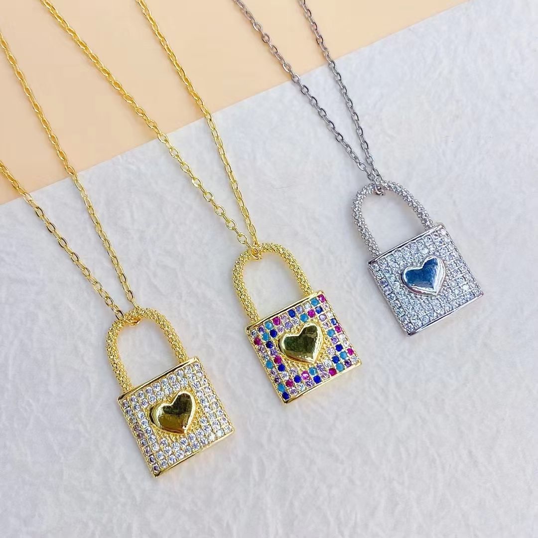 2022 New Moissanite necklace, women's collarbone chain lock pendant, exquisite and niche, fashionable couple and best friend gift