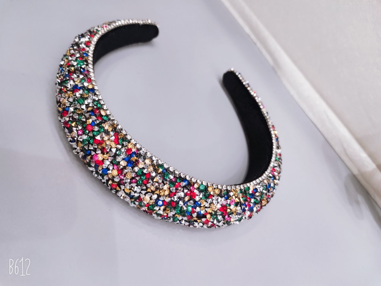 The trendy hair bands in Europe and America are selling like hotcakes in 2022, featuring a unique style. 1 Specification image