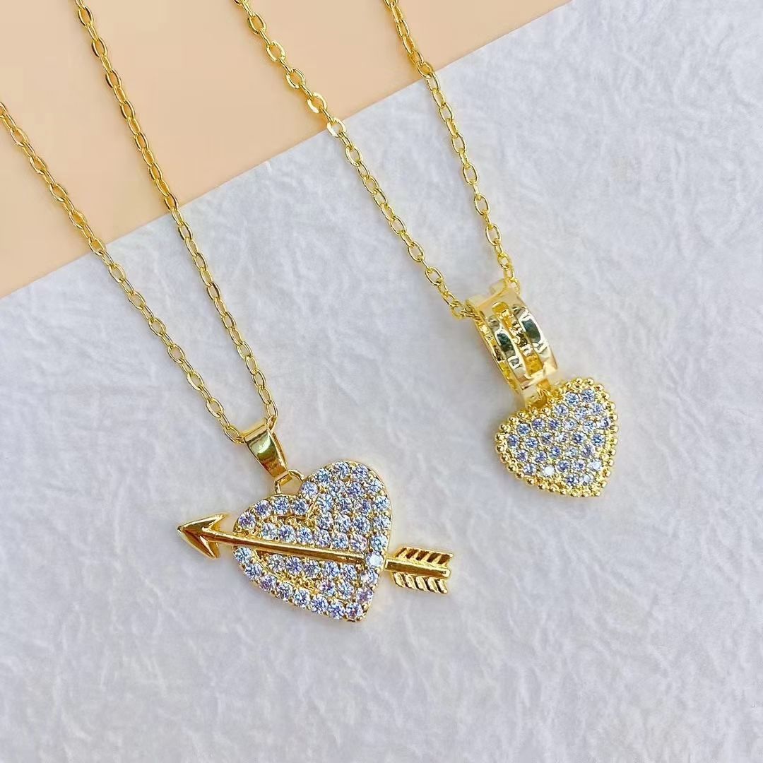 The 2022 new Moissanite necklace, women's collarbone chain, heart pendant, exquisite and niche, is a fashionable gift for couples and best friends