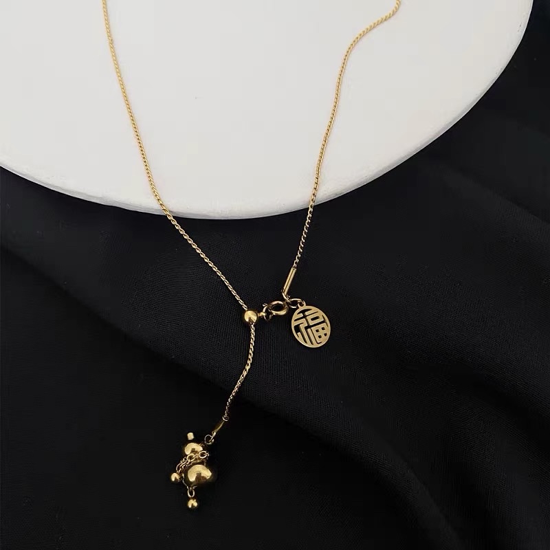 Chinese-style gourd-shaped tassel titanium steel necklace, women's ins light luxury high-end design collarbone chain necklace accessory details Picture