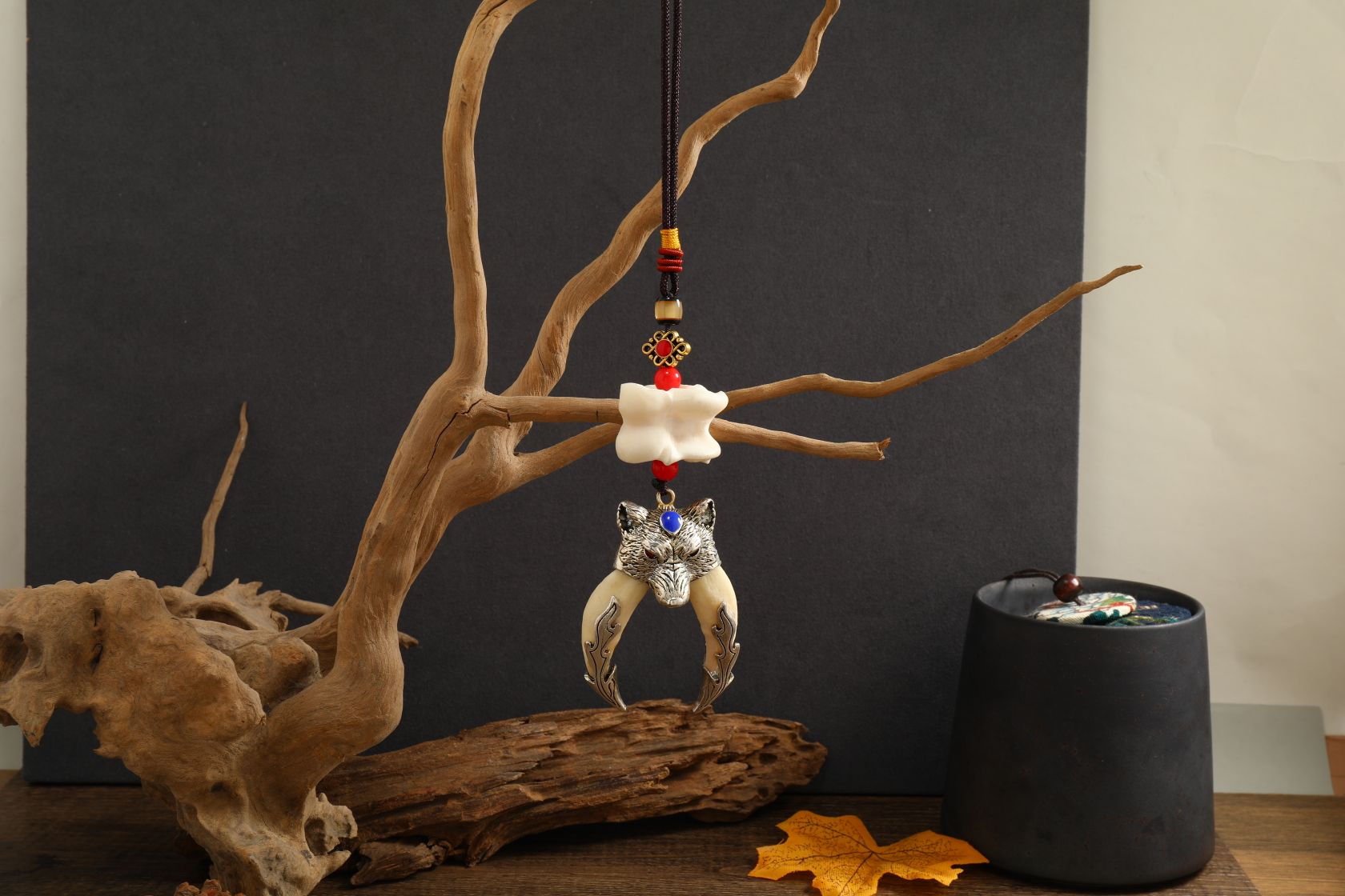 Galaha Double Wolf Tooth Car Pendant, genuine tooth pendant, natural car pendant, sound pendant to ward off evil and ensure safety, 11-01 Smooth Jewelry Store