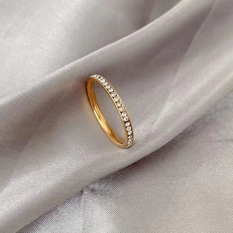 A niche design with a diamond ring, a titanium steel bracelet for women that doesn't fade in 2022. A summer gift for your best friend
