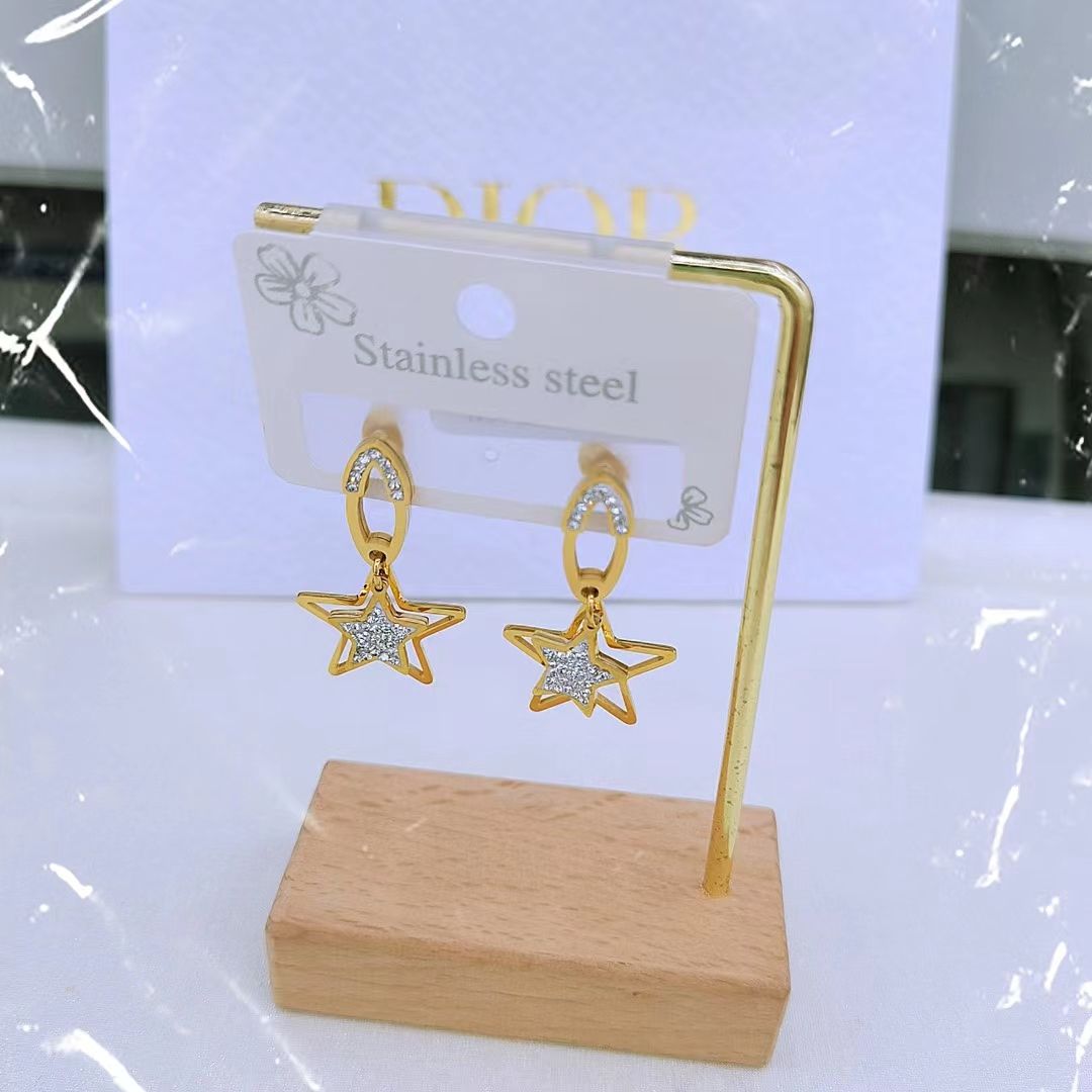Summer earring for women, simple starfish, non-fading, titanium steel, high-end, niche design earrings, 2021 new style stud earrings, trendy earrings