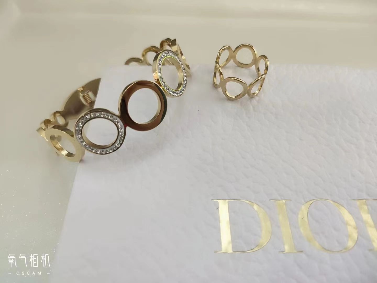 This bracelet features a light luxury and high-end titanium steel bracelet and ring. It is unique and does not fade, with exquisite and fashionable ins design. It is a golden jewelry that is simple and elegant for girls