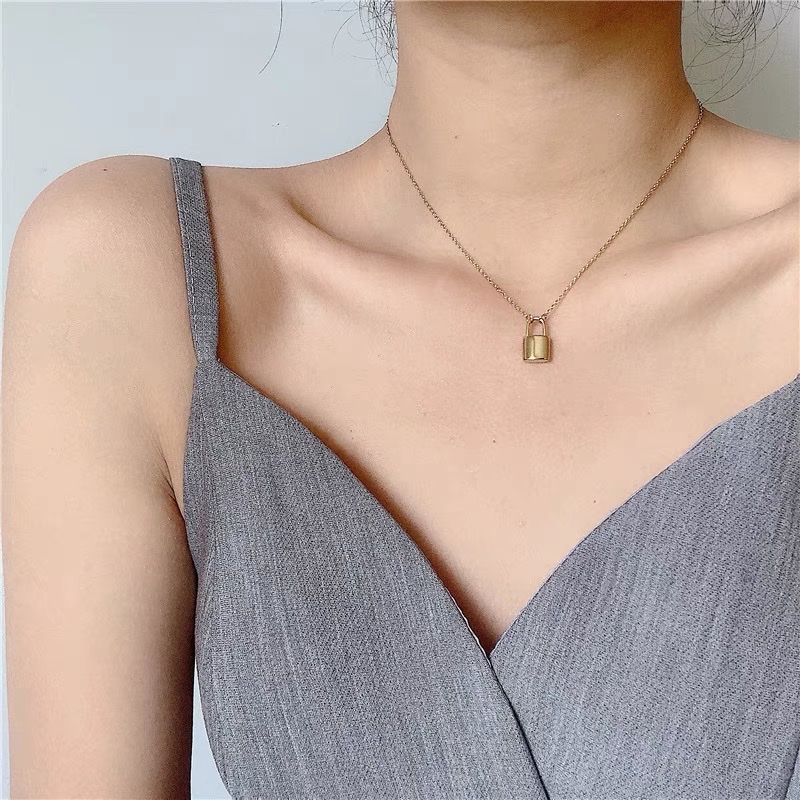 Titanium steel European and American simple and versatile classic small lock necklace, the same style as the trendy Instagram-worn collarbone chain by the Internet celebrity Hyuna