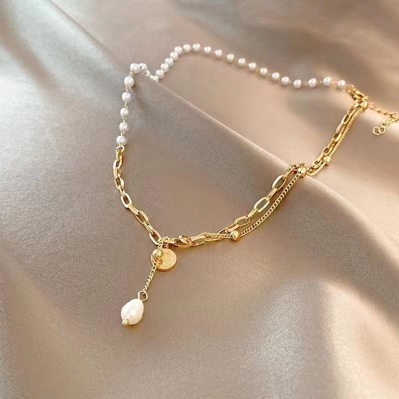 A popular, fashionable, simple and individual titanium steel pearl bracelet for women on Instagram, with a cold style and a niche design. It's a trendy food ring in silver