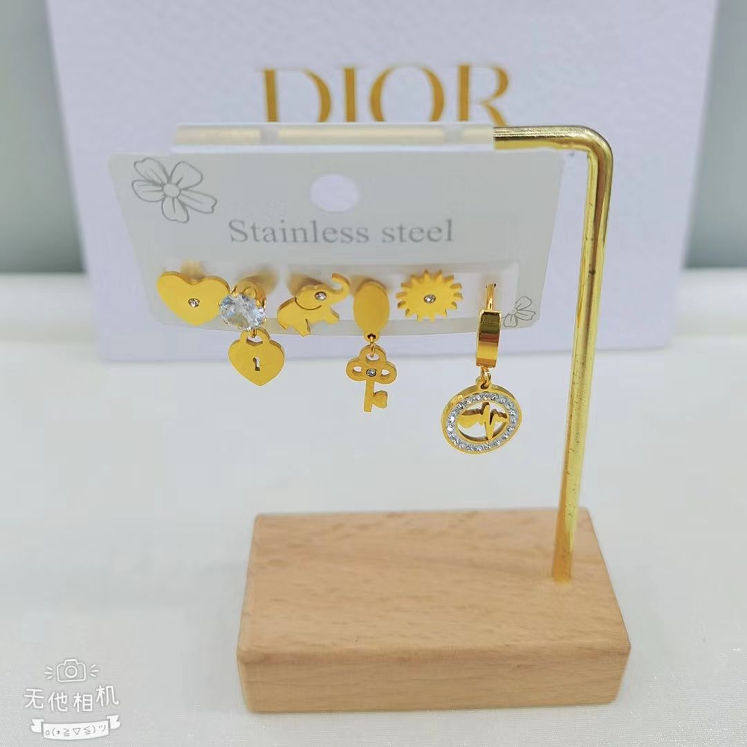 手镯轻奢高级感钛钢小众不掉色精致ins时尚设计金色耳环女生简约