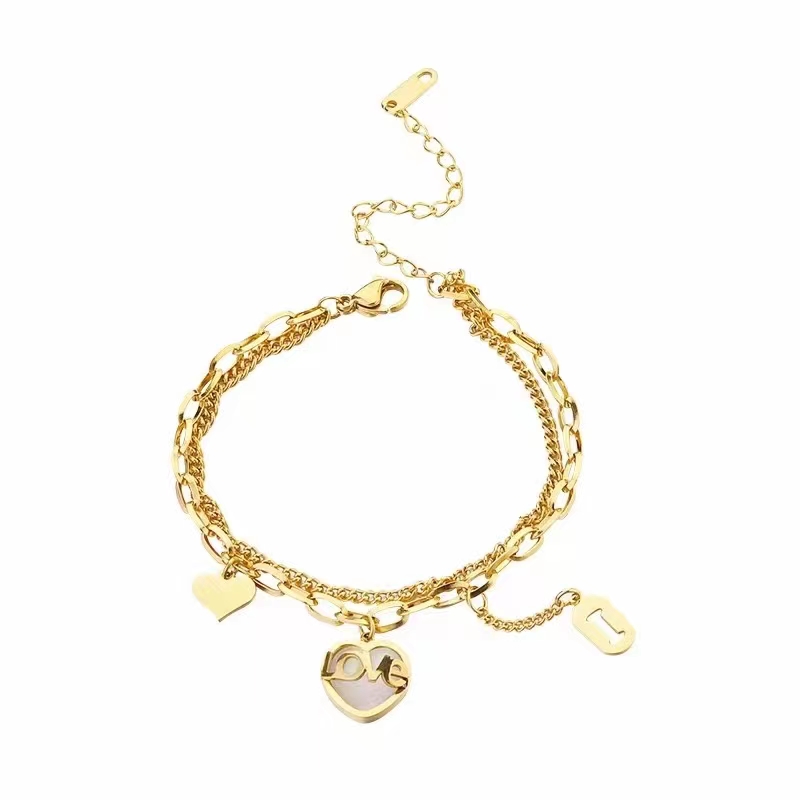 A niche design four-leaf clover bracelet for women, a titanium steel bracelet that doesn't fade, 2022 new style. A summer gift for your best friend