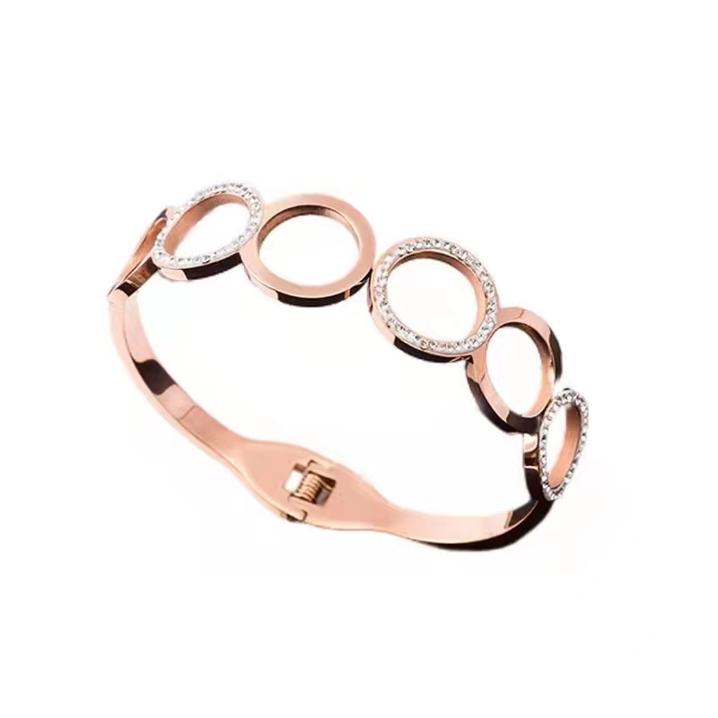 A popular, fashionable, simple and individual titanium steel full diamond bracelet for women on Instagram, with a cold style and a niche design. It's a trendy food ring in silver