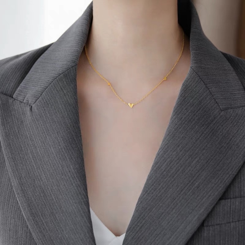 2022 Simple 3-heart-shaped necklace collarbone chain for women's summer, cold style, niche luxury and non-fading Valentine's Day Specification image