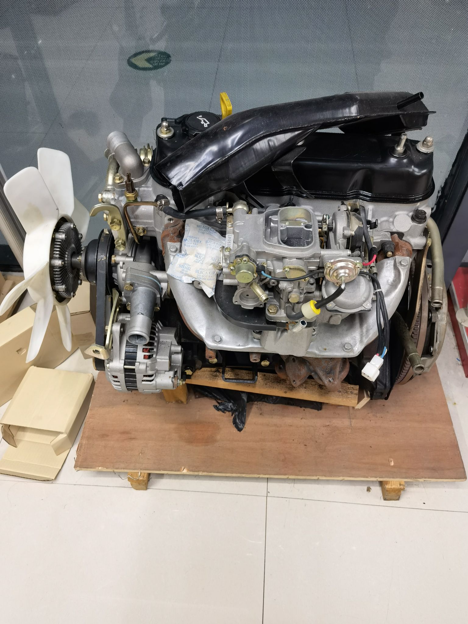 Toyota 4y engine，丰田海狮金杯海狮4y发动机总成详情图1