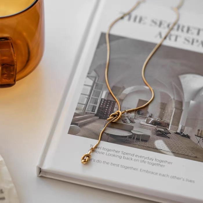 This light luxury and niche knotted sweater chain is a long necklace for women. It features a minimalist and cold style, is versatile and trendy, and has a high-end design sense Specification image