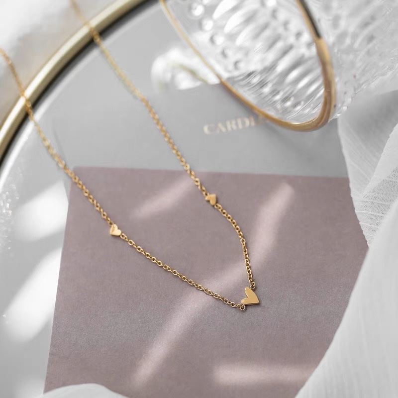 2022 Simple 3-heart-shaped necklace collarbone chain for women's summer, cold style, niche luxury and non-fading Valentine's Day details Picture