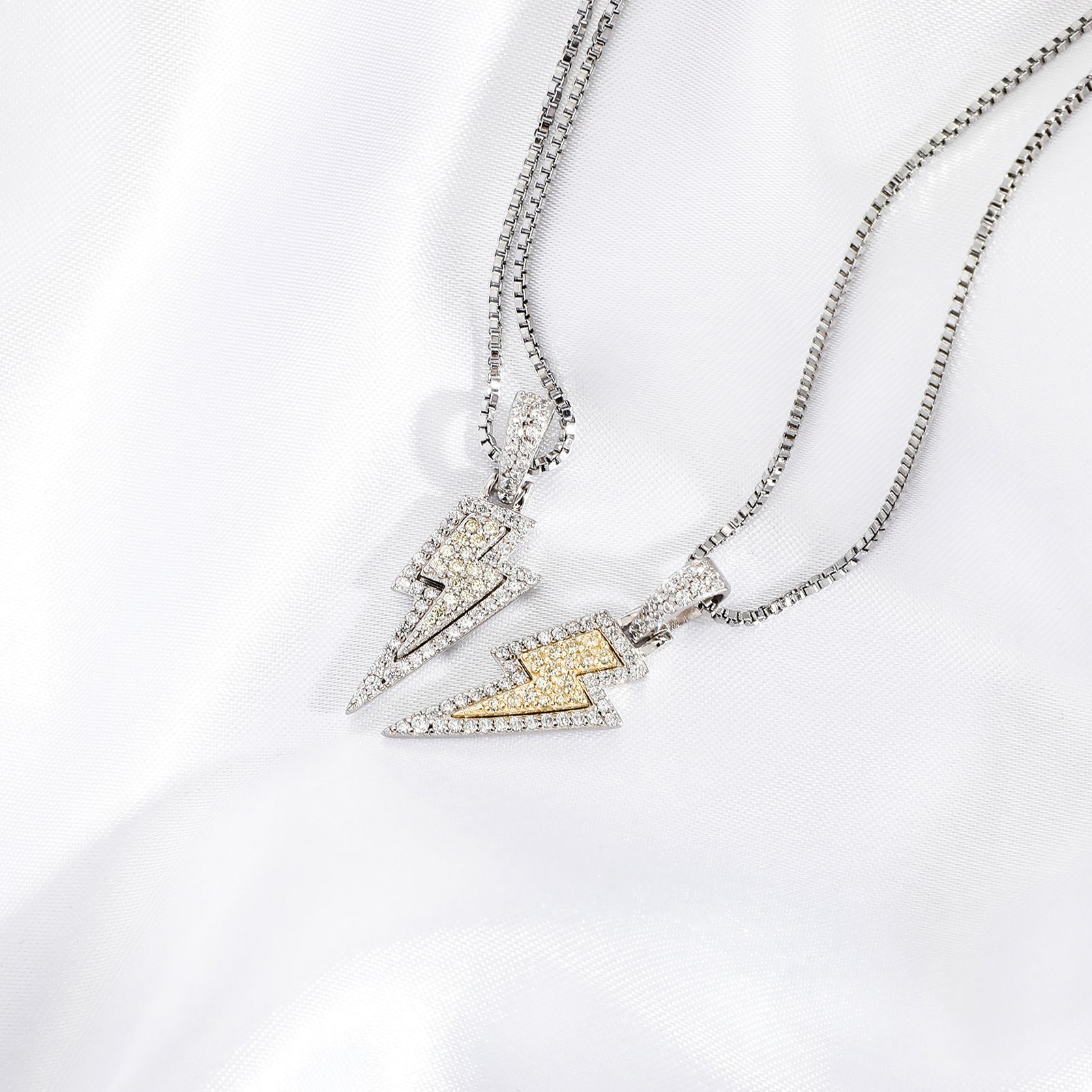 A cool street hip-hop pendant studded with diamond-encrusted lightning necklace detail image 2