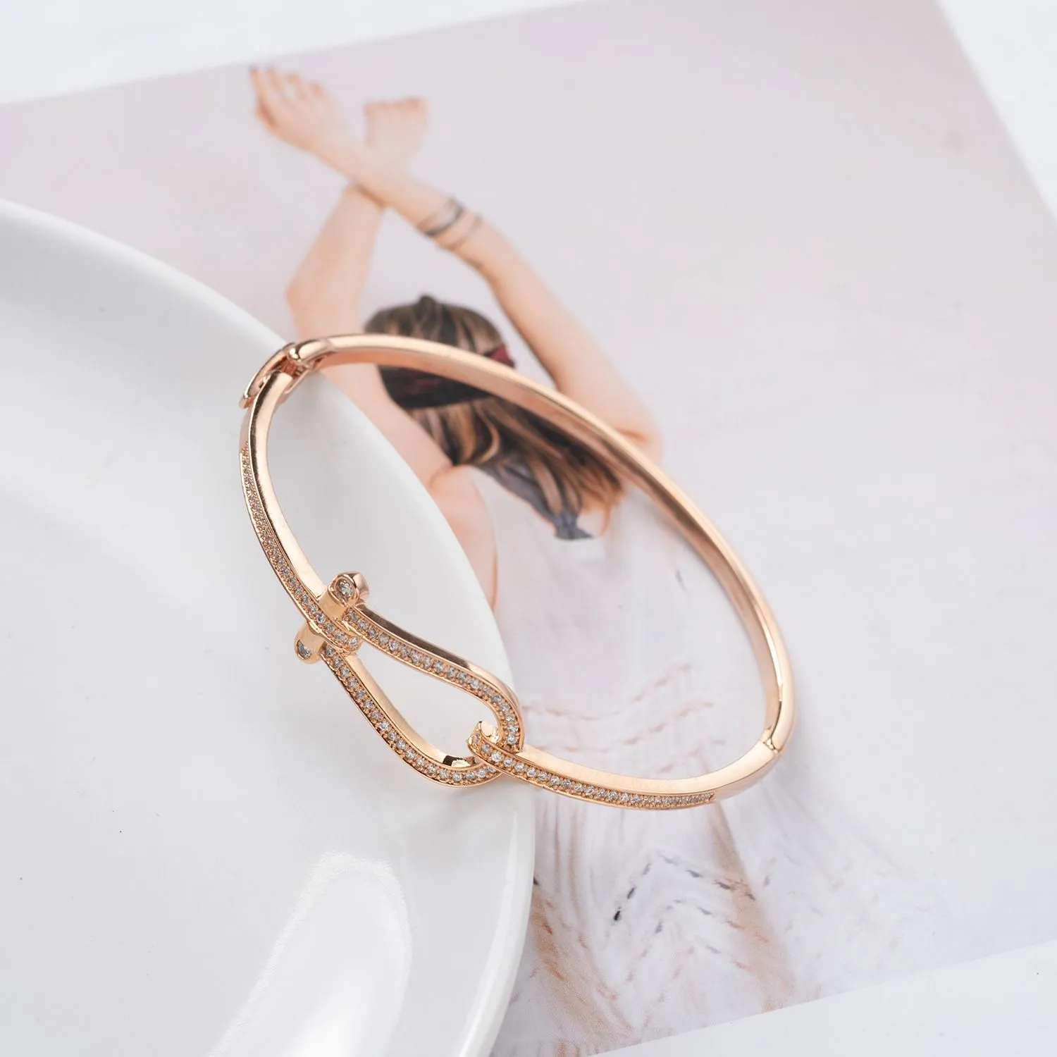 New rose gold horseshoe buckle zircon bracelet for women, fashionable and elegant, full of colorful gold diamonds detail image 3