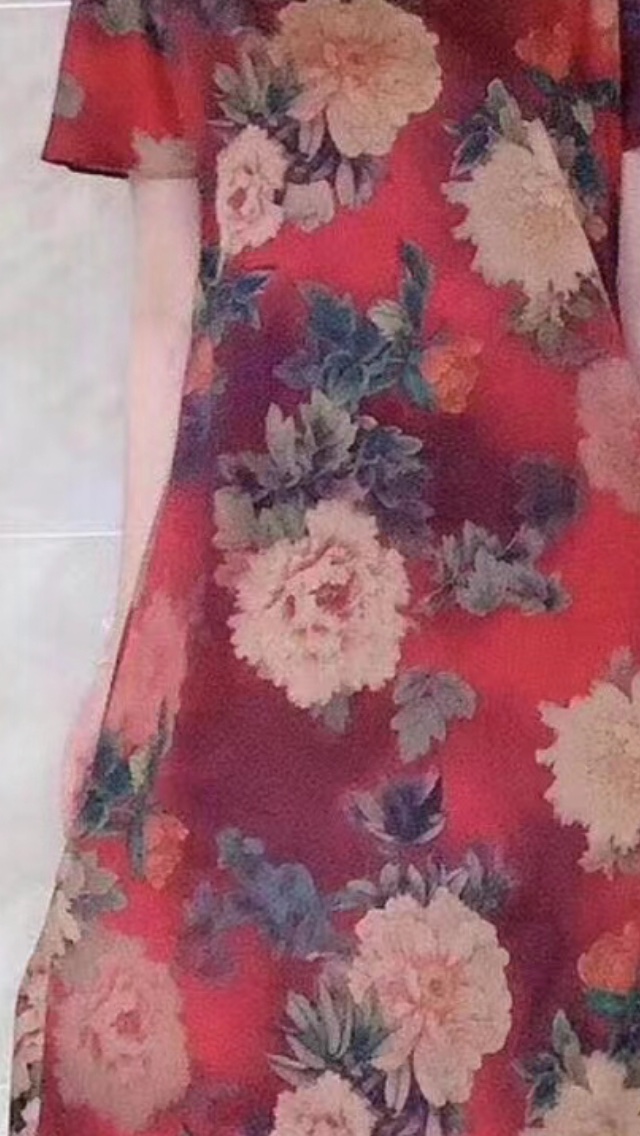 This fashionable and best-selling dress is a high-quality women's short-sleeved dress, exuding an air of nobility and wealth details Picture