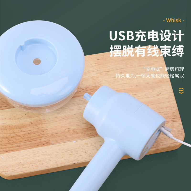 Holding a medium-sized vegetable cutter Application Scenario