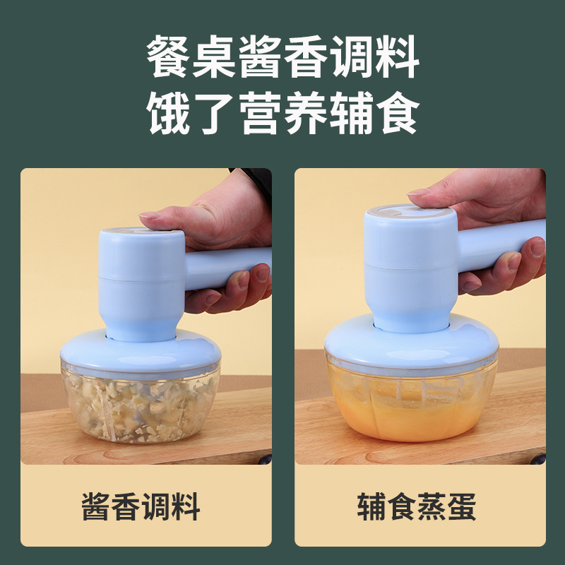 Holding a medium-sized vegetable cutter details Picture