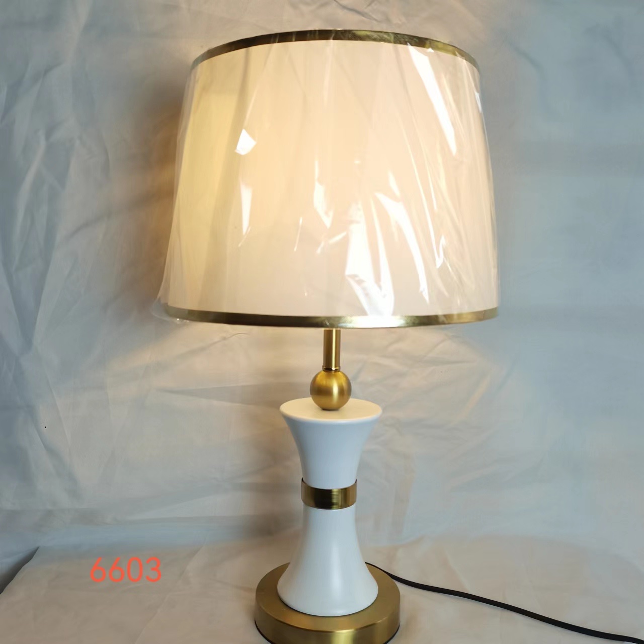 A retro black ironwork table lamp Specification image