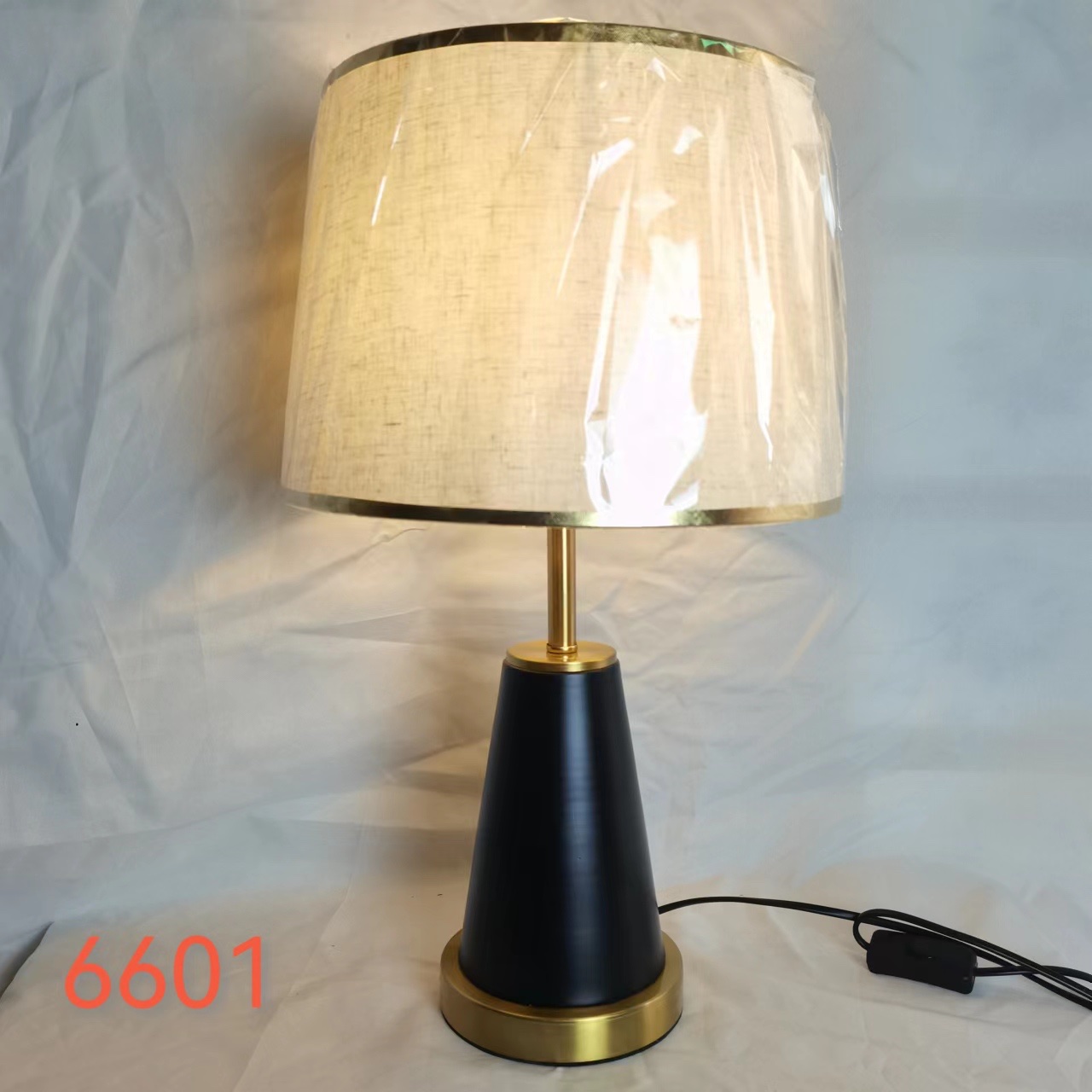 A retro black ironwork table lamp details Picture