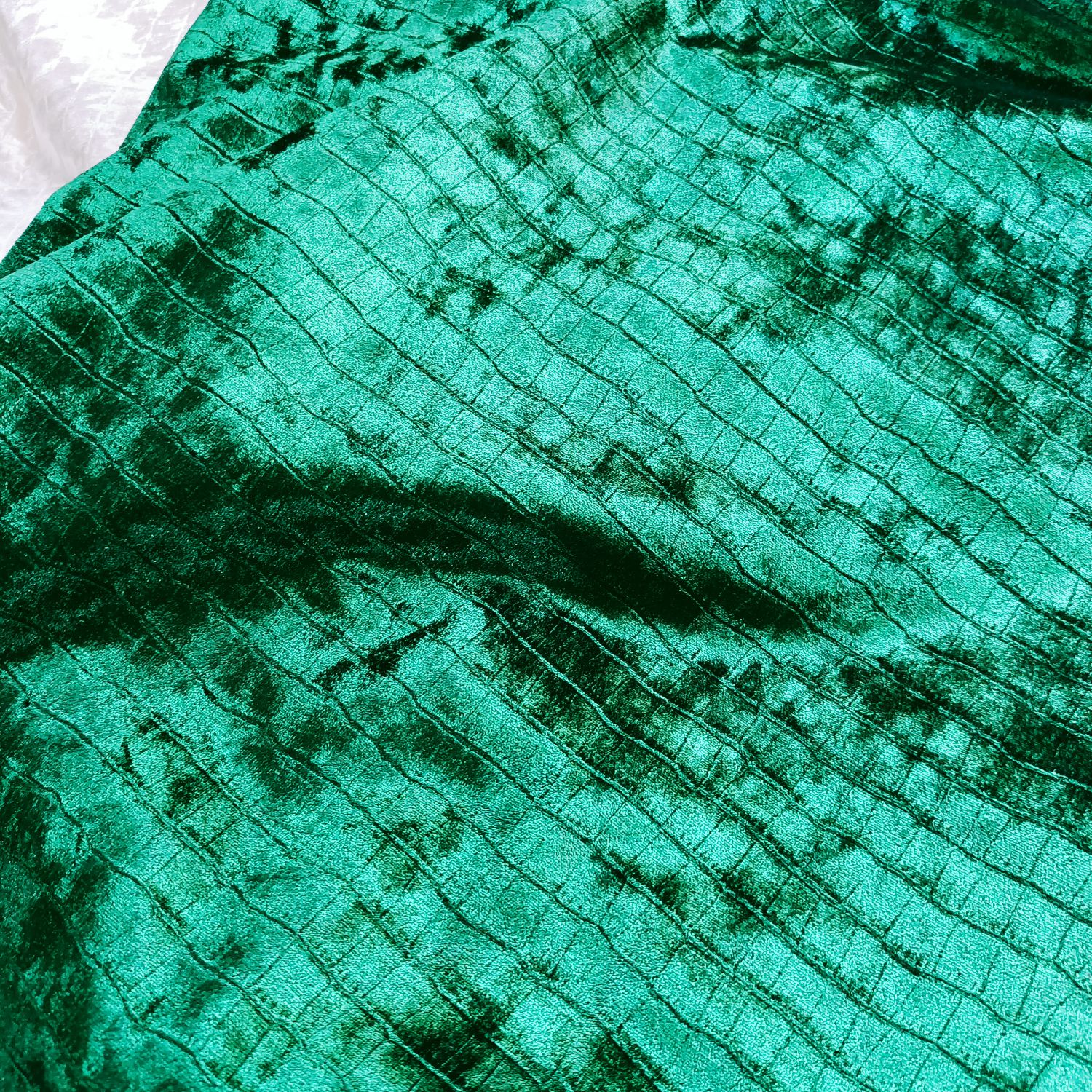 厂家直销植绒布，绒布压鳄鱼纹   丽丝绒等各种特殊面料欢迎订购详情6