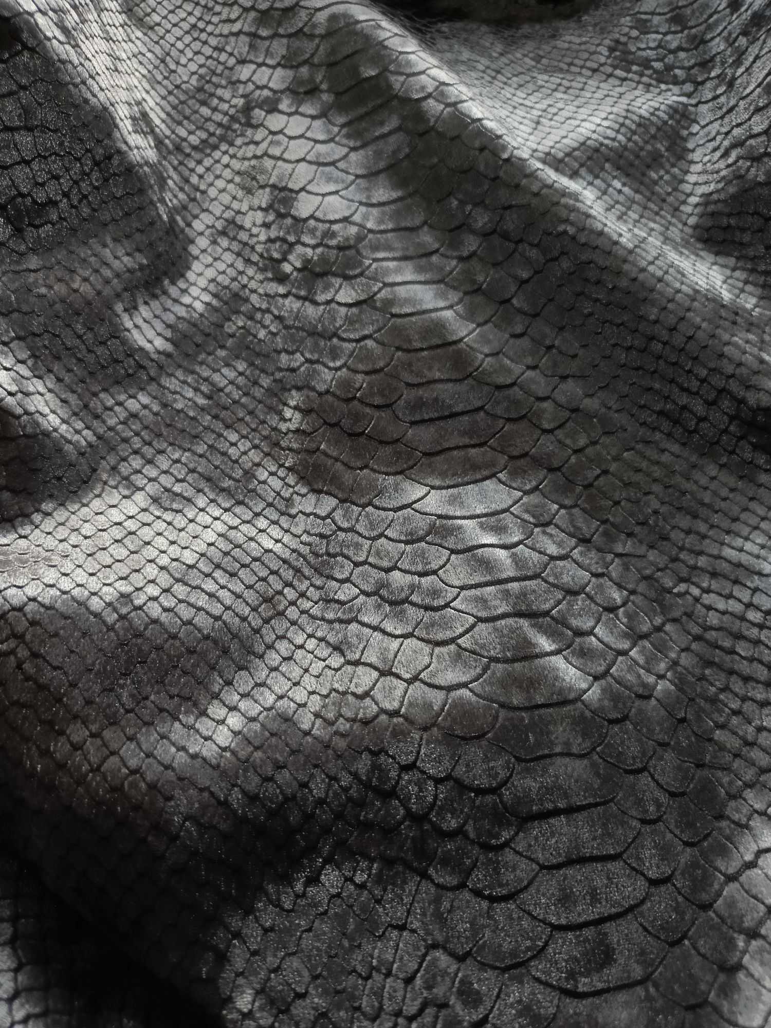 厂家直销植绒布 叽皮绒   丽丝绒  绒布压蛇纹等特殊流行面料欢迎订购详情图4