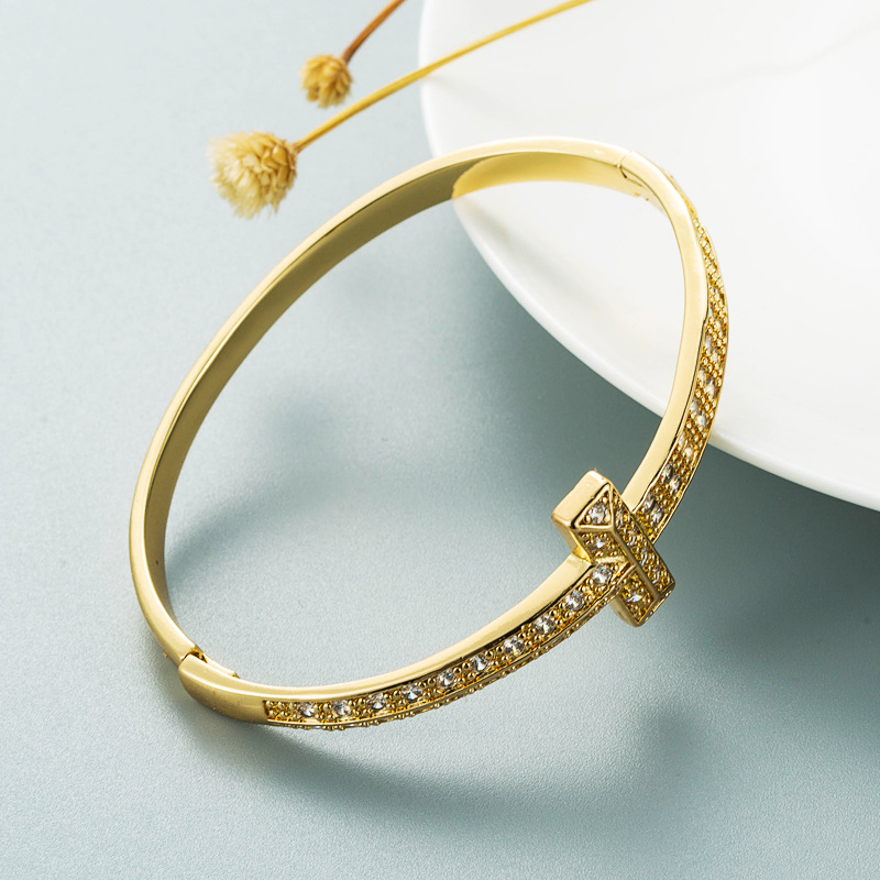Cross-border European and American creative and personalized LOVE letter open bracelet, copper-plated real gold zircon geometric T-shaped buckle bracelet Specification image