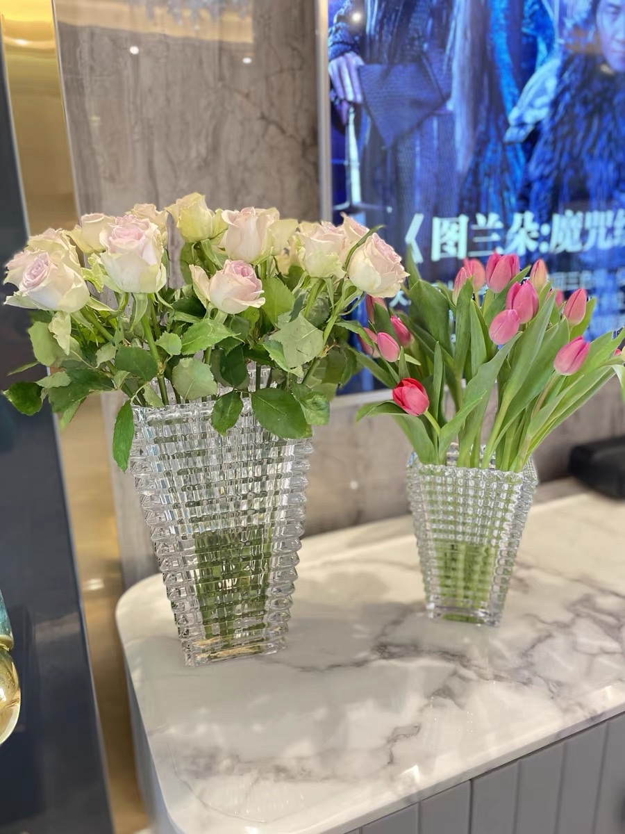 Square Baccarat glass vase, crystal glass vase, home decoration, home creative handicrafts Application Scenario