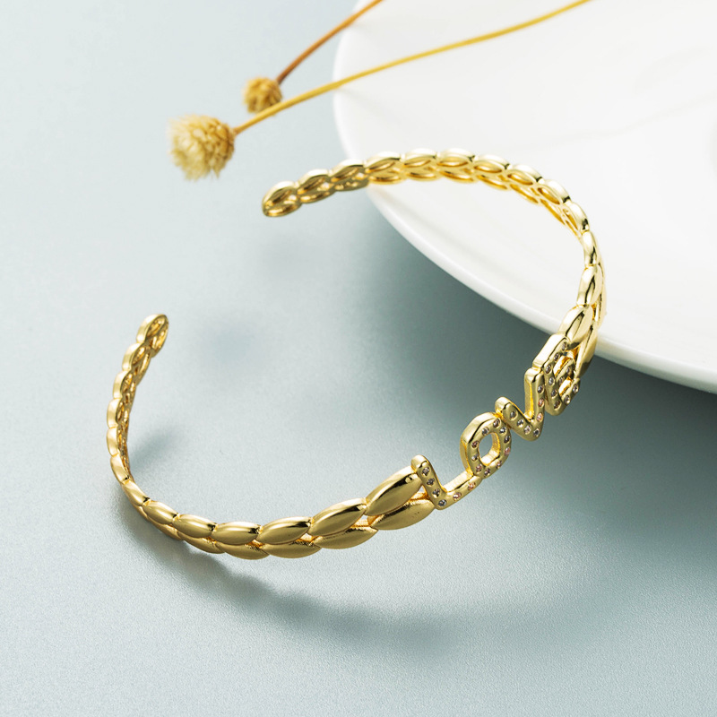 Cross-border European and American creative and personalized LOVE letter open bracelet, copper-plated real gold zircon geometric T-shaped buckle bracelet detail image 2