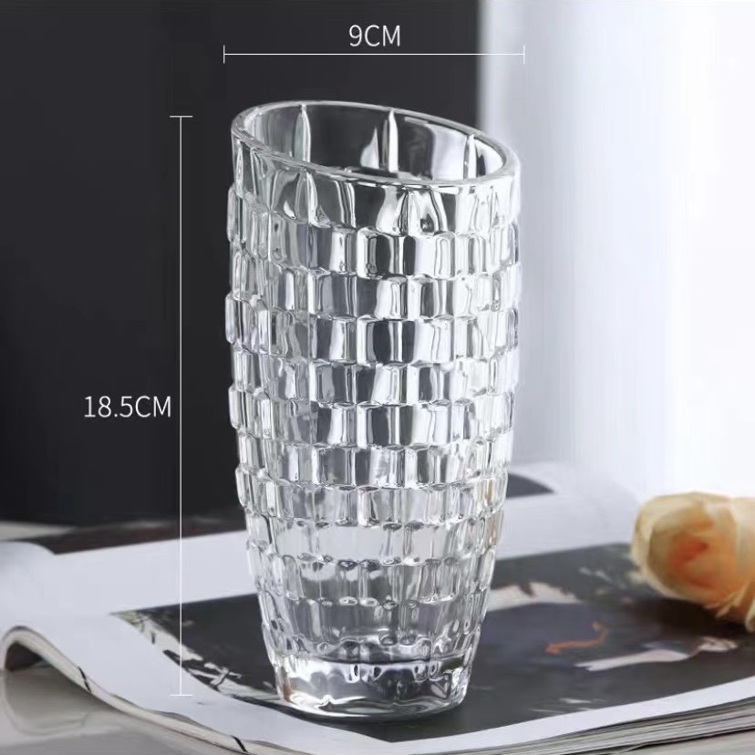 Crystal glass vase with a slanted mouth and a large belly Application Scenario