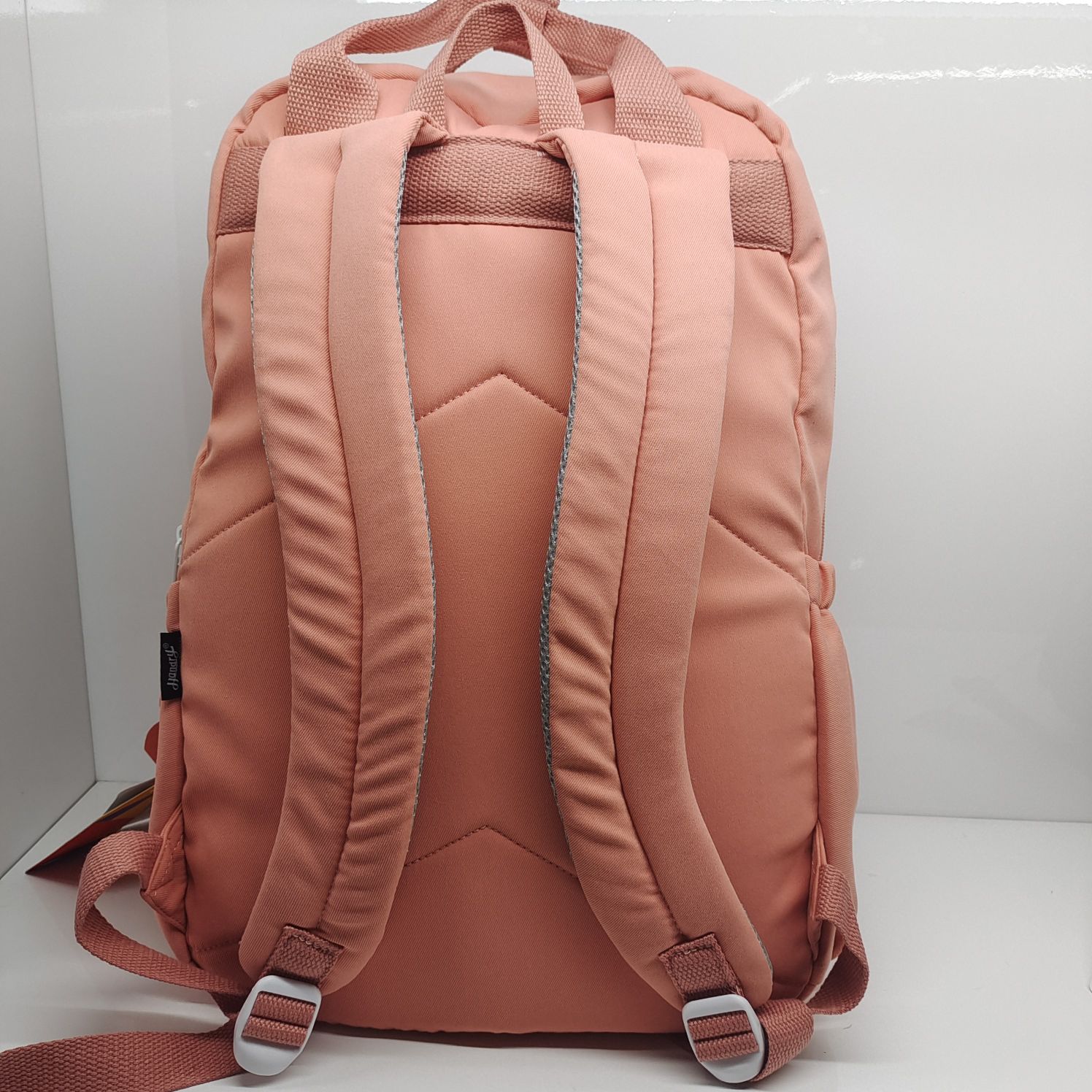 Hengdeli Student Backpack High School Students Large Capacity Leisure Backpack Four-Color Option Application Scenario